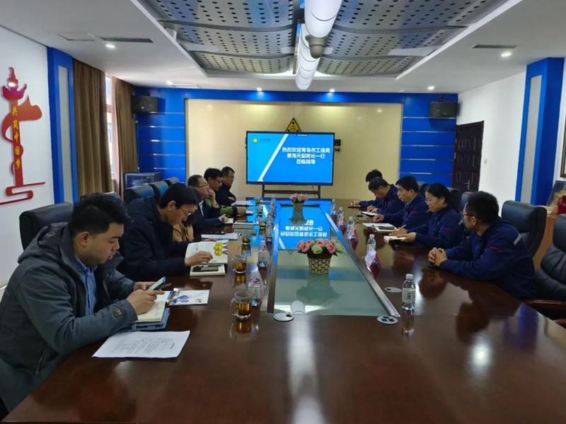 青島市工信局副局長(zhǎng)姜海天一行蒞臨力克川液壓參觀指導(dǎo)1.jpg 青島市工信局副局長(zhǎng)姜海天一行蒞臨力克川液壓參觀指導(dǎo)1.jpg